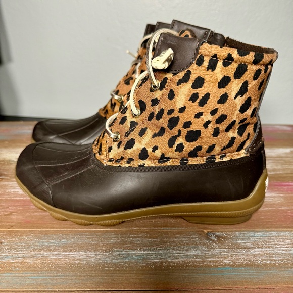 Speedy Women’s Syren Gulf Leopard Duck Size 7.5 Brown Boots Ankle Low Heel 1-2” - Picture 4 of 11